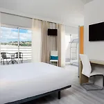 Отель Tryp By Wyndham Lisboa Caparica Mar